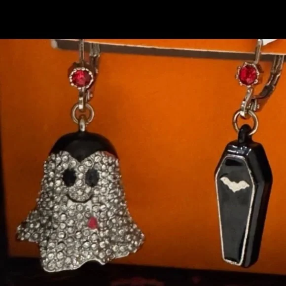 BETSEY JOHNSON Halloween Mismatch Crystal Ghost & Coffin Dangle Earrings NEW NWT - Picture 3 of 10